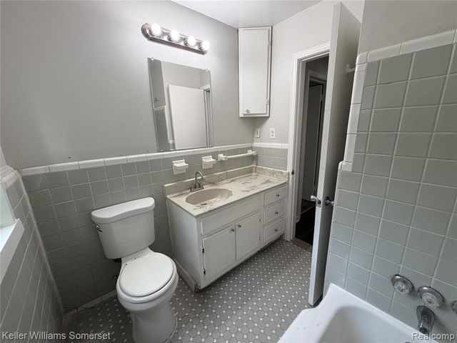 19130 Woodcrest Street, Harper Woods, MI 48225