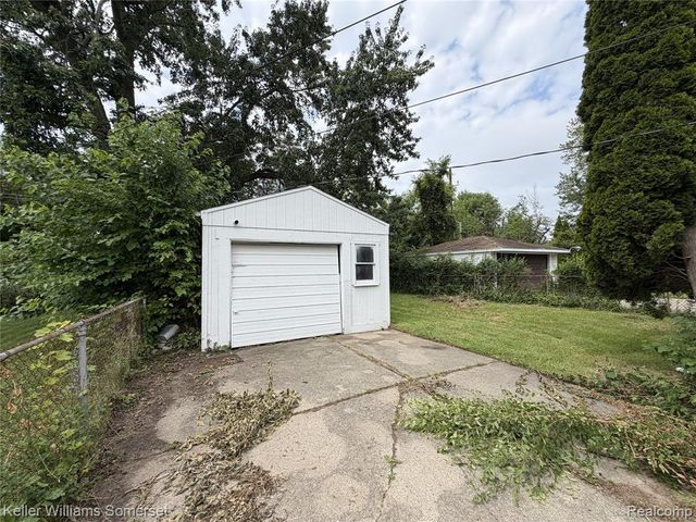 19130 Woodcrest Street, Harper Woods, MI 48225