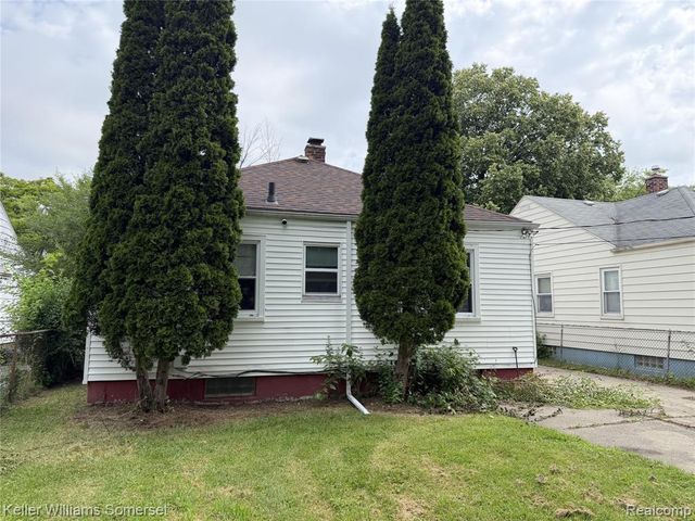 19130 Woodcrest Street, Harper Woods, MI 48225