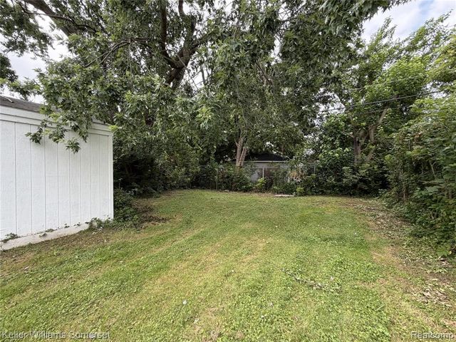 19130 Woodcrest Street, Harper Woods, MI 48225