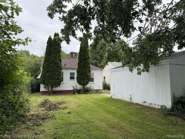 19130 Woodcrest Street, Harper Woods, MI 48225