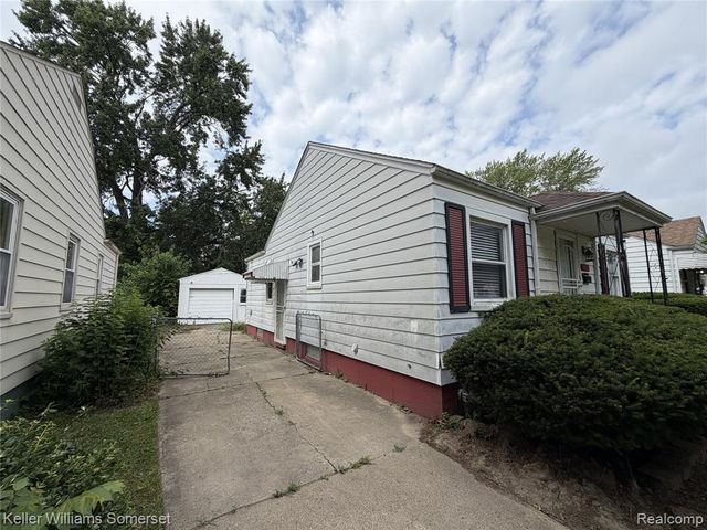 19130 Woodcrest Street, Harper Woods, MI 48225