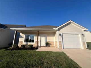 1791 S PARK Drive, Tonganoxie, KS 66086