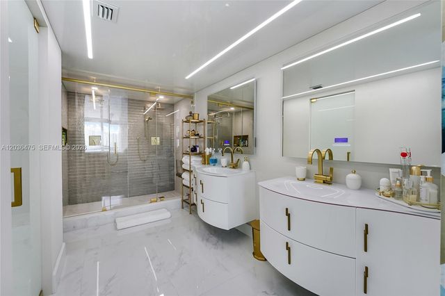 18000 N Bay Road 902, Sunny Isles Beach, FL 33160