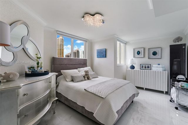 18000 N Bay Road 902, Sunny Isles Beach, FL 33160