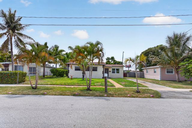 2681 NW 2nd Street, Boynton Beach, FL 33435
