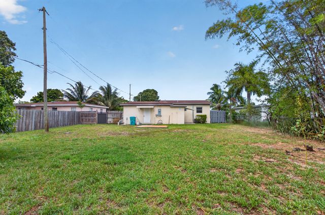 2681 NW 2nd Street, Boynton Beach, FL 33435