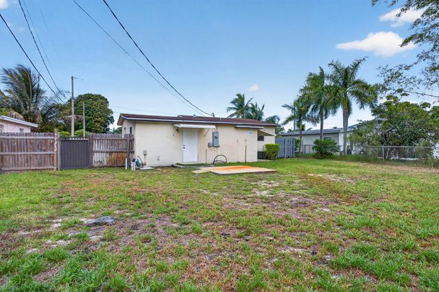 2681 NW 2nd Street, Boynton Beach, FL 33435