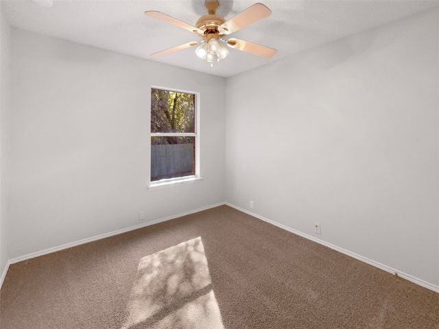 818 Creekside Drive, Glenn Heights, TX 75154