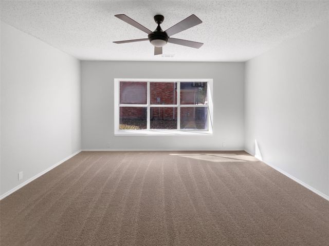 818 Creekside Drive, Glenn Heights, TX 75154