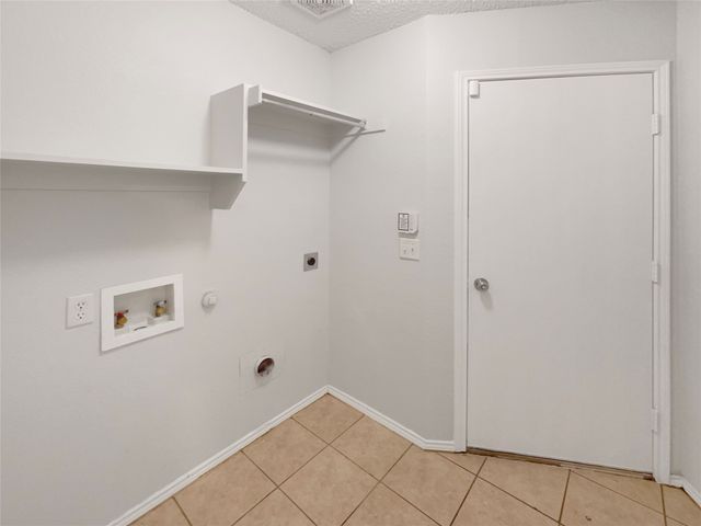 818 Creekside Drive, Glenn Heights, TX 75154