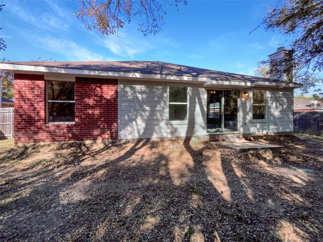 818 Creekside Drive, Glenn Heights, TX 75154
