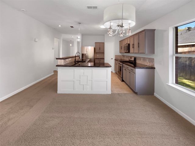 818 Creekside Drive, Glenn Heights, TX 75154