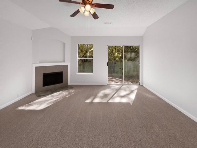 818 Creekside Drive, Glenn Heights, TX 75154