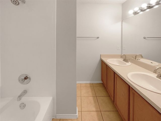 818 Creekside Drive, Glenn Heights, TX 75154