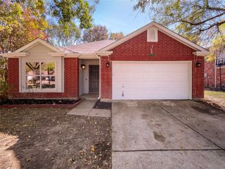 818 Creekside Drive, Glenn Heights, TX 75154