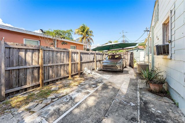 825 WINTERS STREET, West Palm Beach, FL 33405