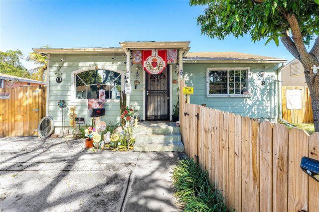 825 WINTERS STREET, West Palm Beach, FL 33405