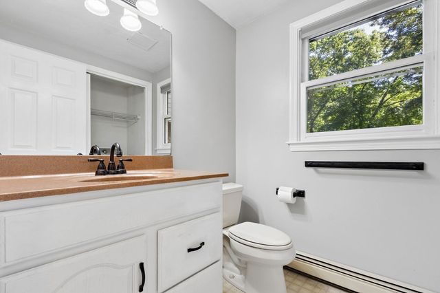 23 Oak St, Medway, MA 02053