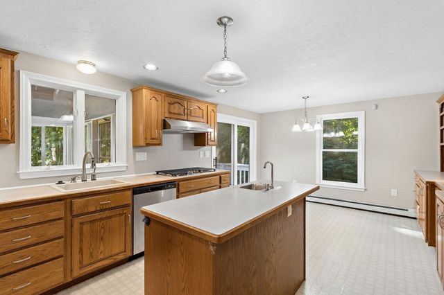 23 Oak St, Medway, MA 02053