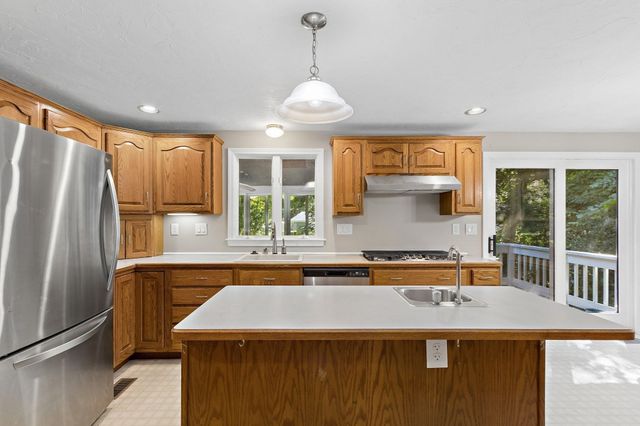 23 Oak St, Medway, MA 02053