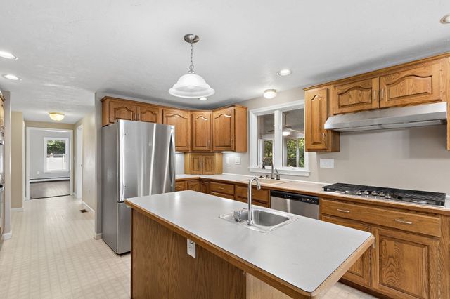 23 Oak St, Medway, MA 02053