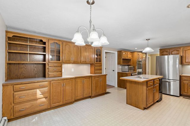 23 Oak St, Medway, MA 02053