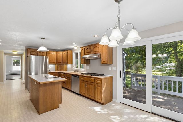 23 Oak St, Medway, MA 02053