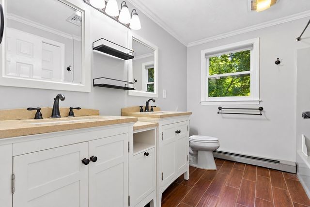 23 Oak St, Medway, MA 02053