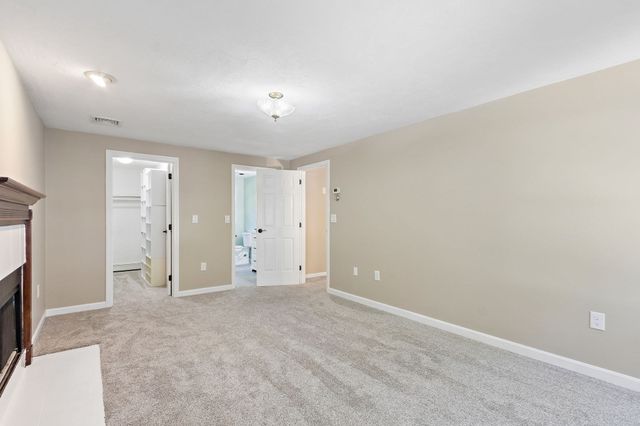 23 Oak St, Medway, MA 02053