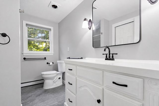 23 Oak St, Medway, MA 02053
