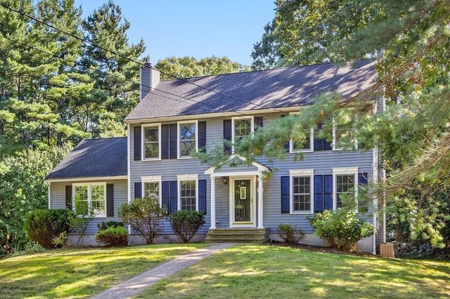23 Oak St, Medway, MA 02053