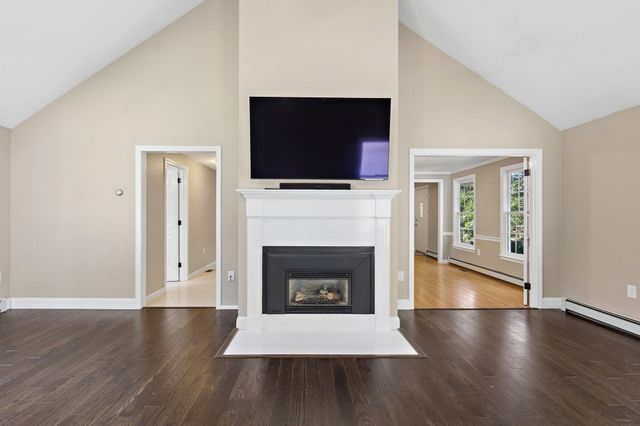 23 Oak St, Medway, MA 02053
