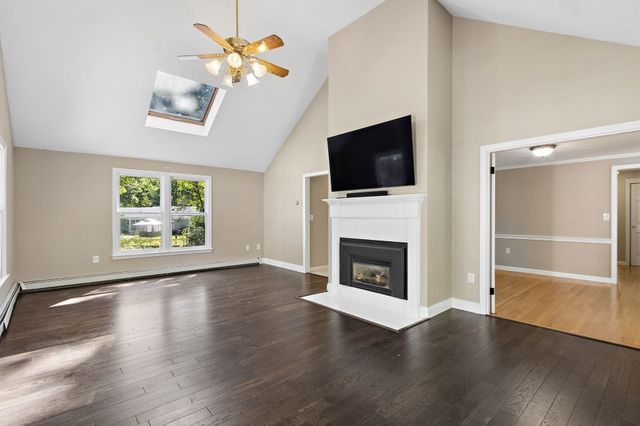 23 Oak St, Medway, MA 02053