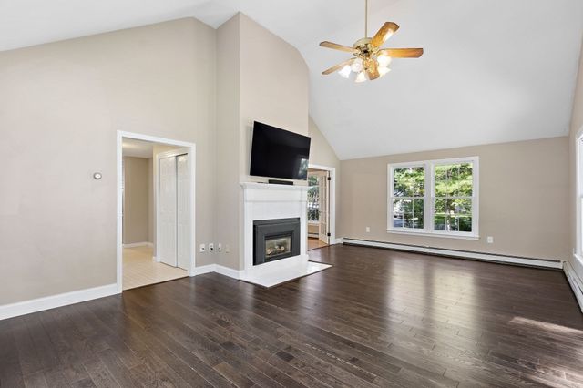 23 Oak St, Medway, MA 02053