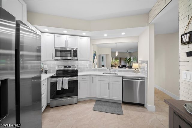 1044 Woodshire LN B101, Naples, FL 34105