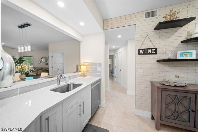 1044 Woodshire LN B101, Naples, FL 34105