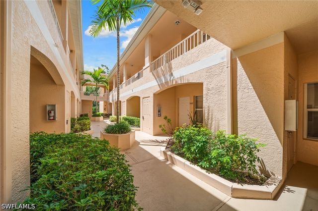 1044 Woodshire LN B101, Naples, FL 34105