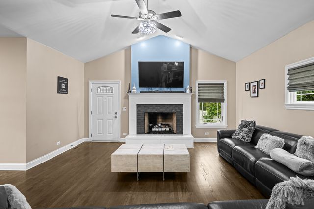 421 W Hawthorne Street, Arlington Heights, IL 60004