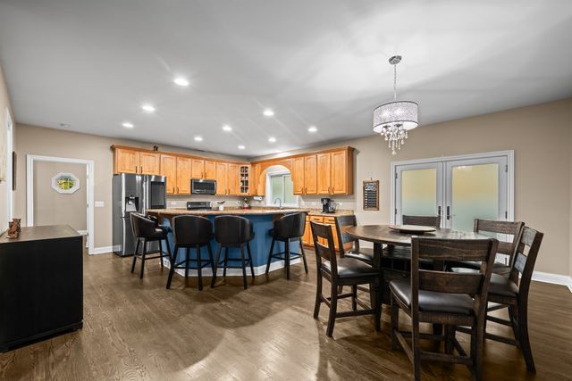 421 W Hawthorne Street, Arlington Heights, IL 60004