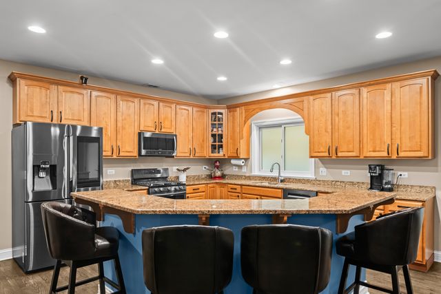 421 W Hawthorne Street, Arlington Heights, IL 60004