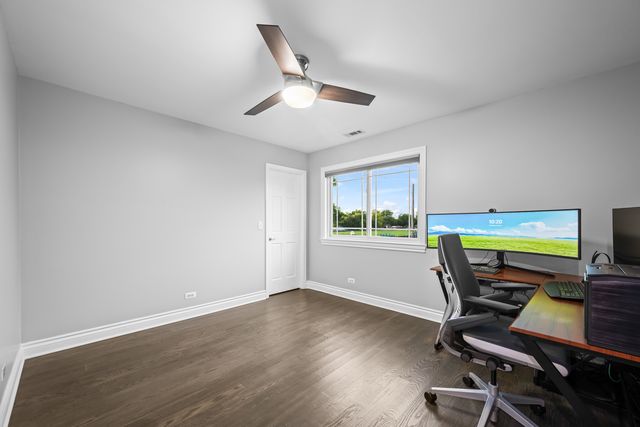 421 W Hawthorne Street, Arlington Heights, IL 60004