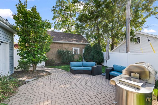 421 W Hawthorne Street, Arlington Heights, IL 60004