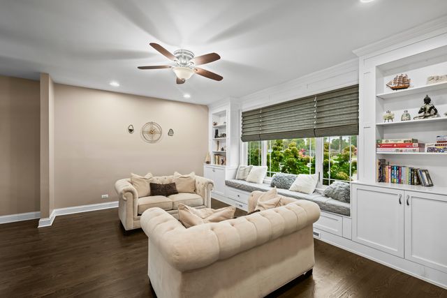 421 W Hawthorne Street, Arlington Heights, IL 60004