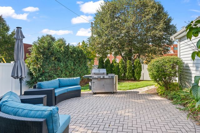 421 W Hawthorne Street, Arlington Heights, IL 60004