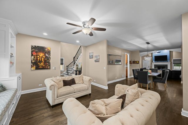 421 W Hawthorne Street, Arlington Heights, IL 60004