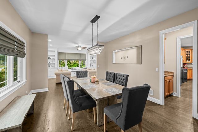 421 W Hawthorne Street, Arlington Heights, IL 60004