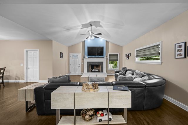 421 W Hawthorne Street, Arlington Heights, IL 60004