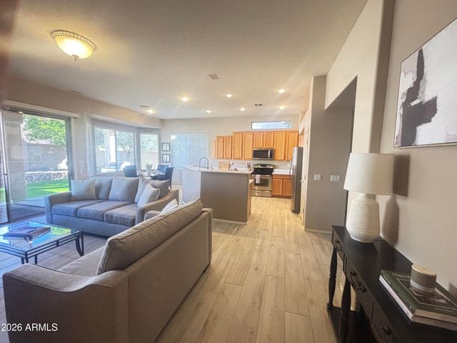 6028 W KRISTAL Way, Glendale, AZ 85308