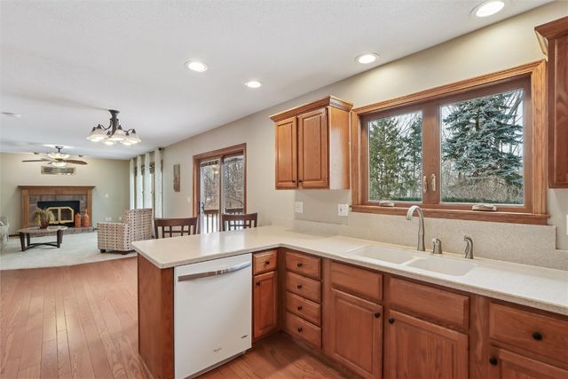 1845 Lyndhurst Drive, Hiawatha, IA 52233